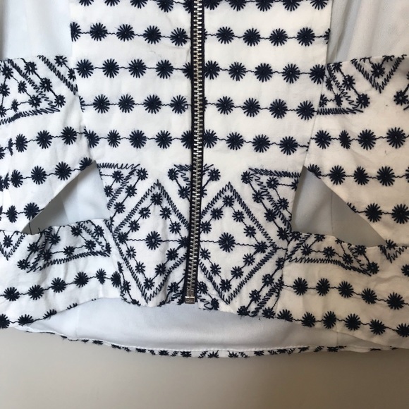 NWOT A&F Patterned Cropped Shell - Picture 3 of 6